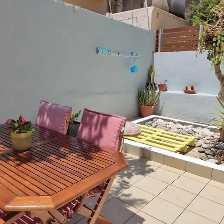 Pomegranate Apartment Iraklion Buitenkant foto