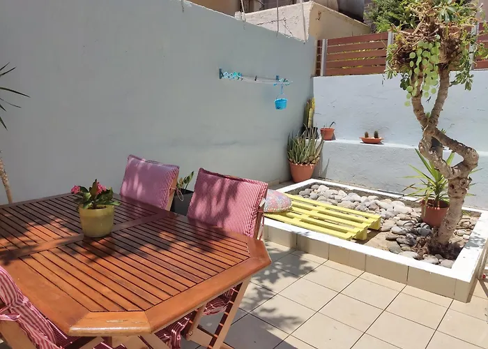 Pomegranate Apartment