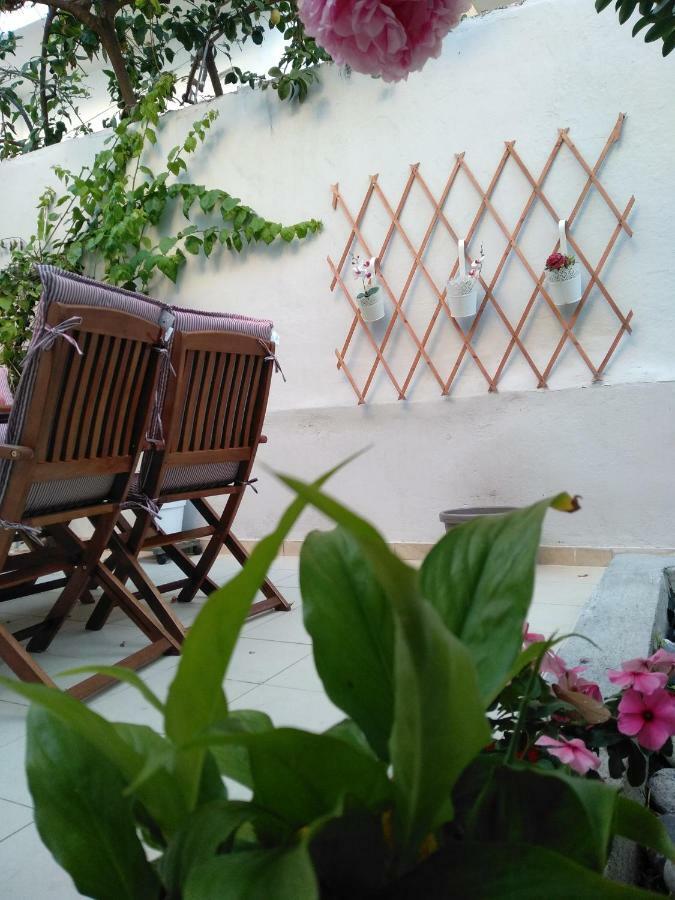 Pomegranate Apartment *